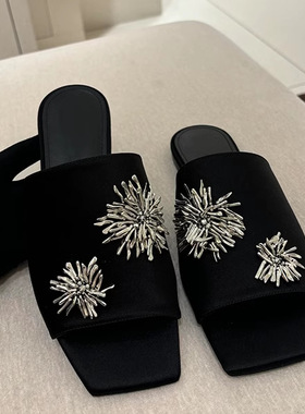 小众金属银色雕花装饰包头拖鞋2026新款复古小方头细跟时尚凉鞋女