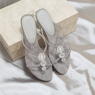 复古中古刺绣夹趾凉鞋低跟水钻细带凉拖鞋2026年新款时尚女鞋