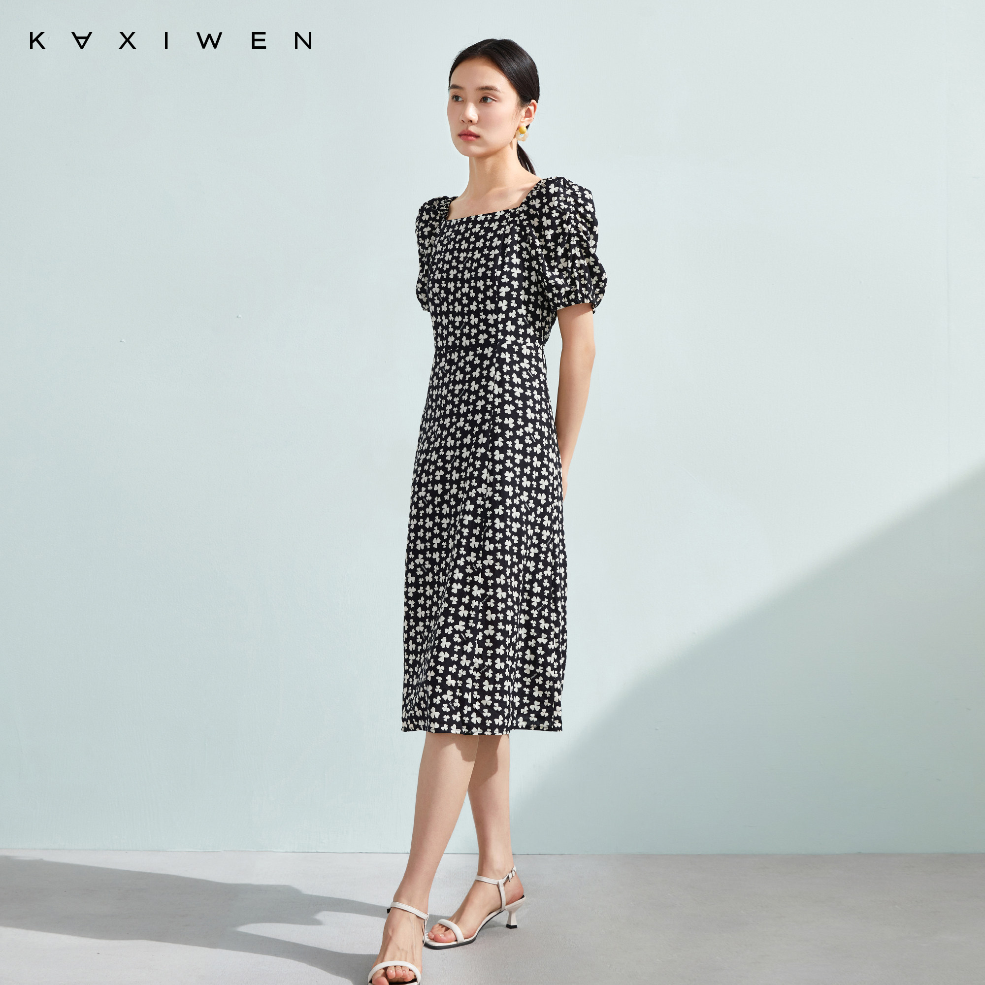 佧茜文气质印花连衣裙2024夏季新款法式方领收腰显瘦泡泡袖中长裙
