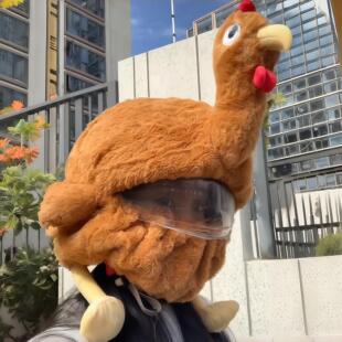 玩个很新的东西搞怪火鸡头盔套男女款电动车摩托车毛绒头盔头套