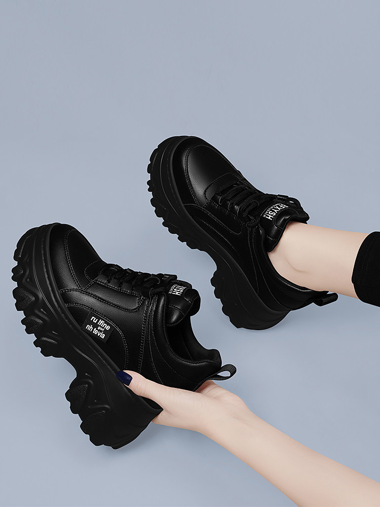 厚底内增高小女鞋2025新款春秋季黑色露脚小休闲运动爸爸鞋