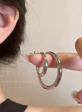 银色素圈大耳圈女款2025新款爆款圆圈耳环轻奢高级方圆脸圈圈耳饰