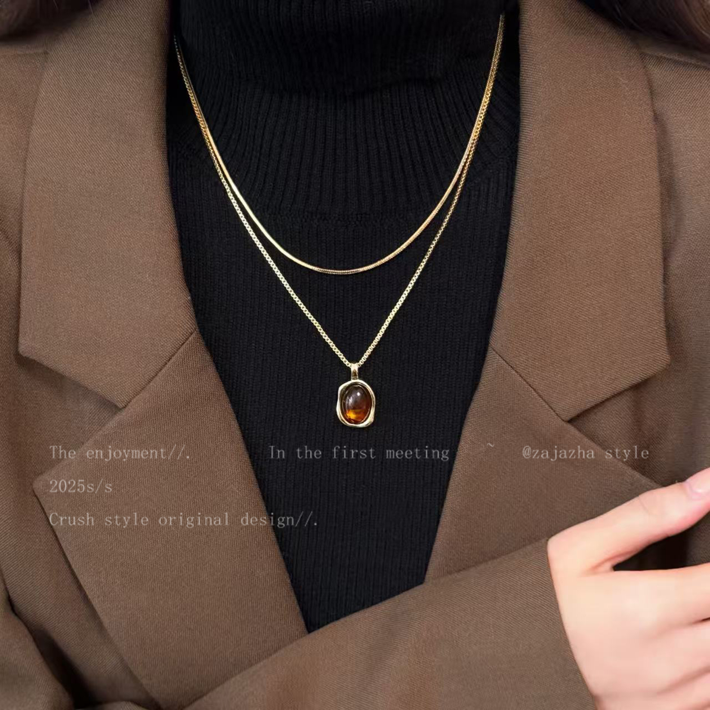 金色琥珀虎眼石吊坠项链女小众轻奢高级感毛衣链秋冬长款叠戴配饰