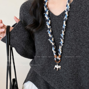 牛仔布艺银色木马编织项链女2026新款轻奢毛衣链小众独特时尚配饰