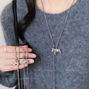 可爱银色小马项链女款 轻奢高级感气质大气毛衣链秋冬配饰 2025新款