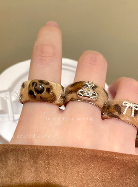 雅丹风豹纹西太后蝴蝶结戒指女秋冬复古高级感食指戒开口丝绒指环