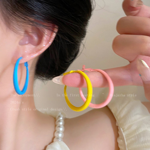 多巴胺彩色耳圈女2026新款爆款高级感黄色耳饰海边度假风圈圈耳环