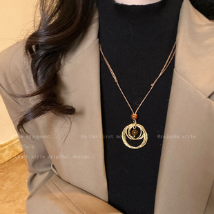 波西米亚金色羽毛长款项链女款秋冬轻奢高级感吊坠毛衣链装饰配饰