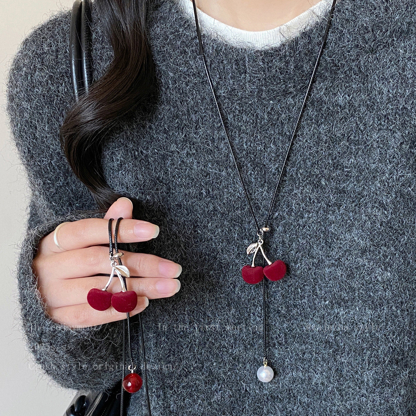 红色丝绒樱桃吊坠毛衣链女款