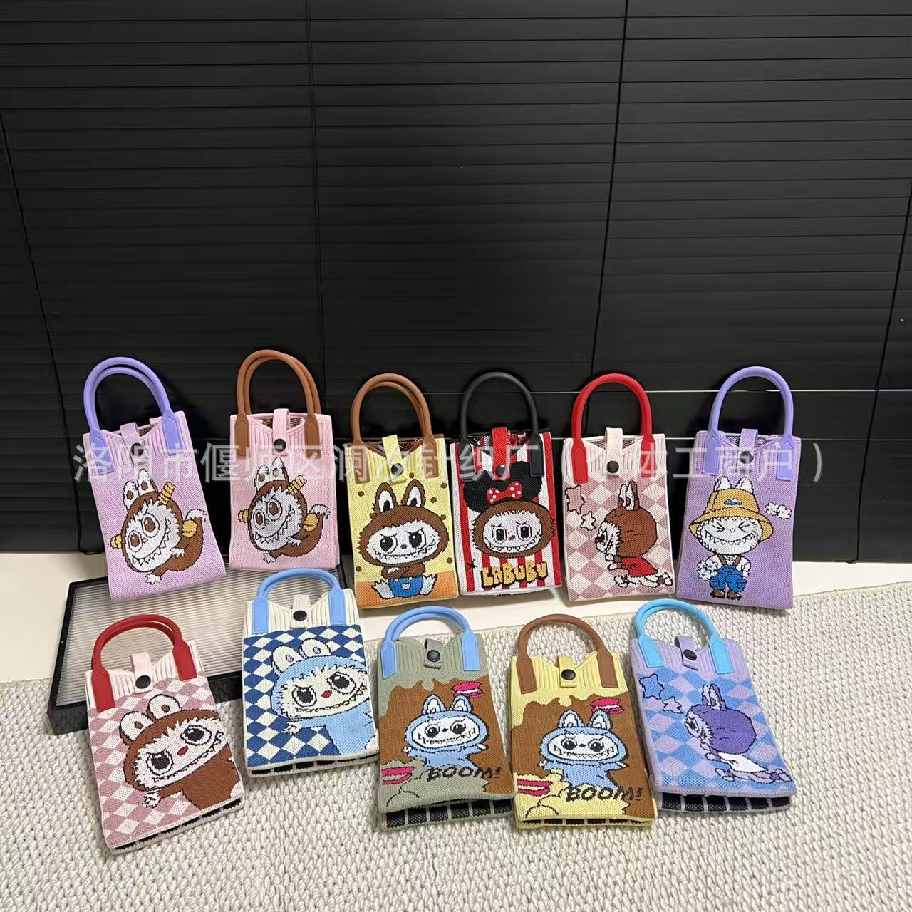 爆火卡通针织斜挎手机包