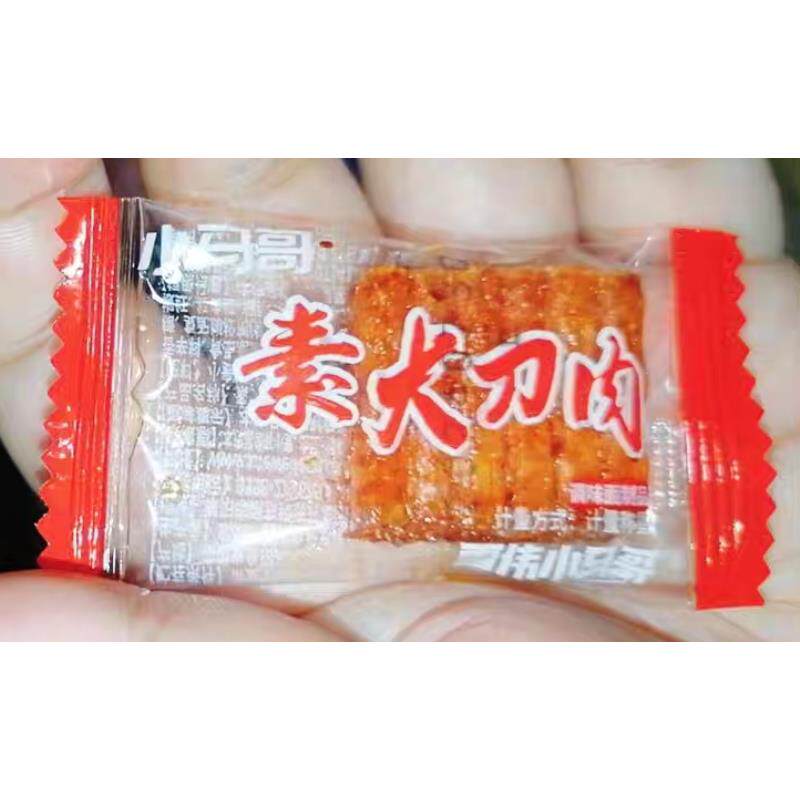 新货雪伟小马哥素大刀肉辣条大块蓬松筋软有嚼劲解馋零食休闲小吃