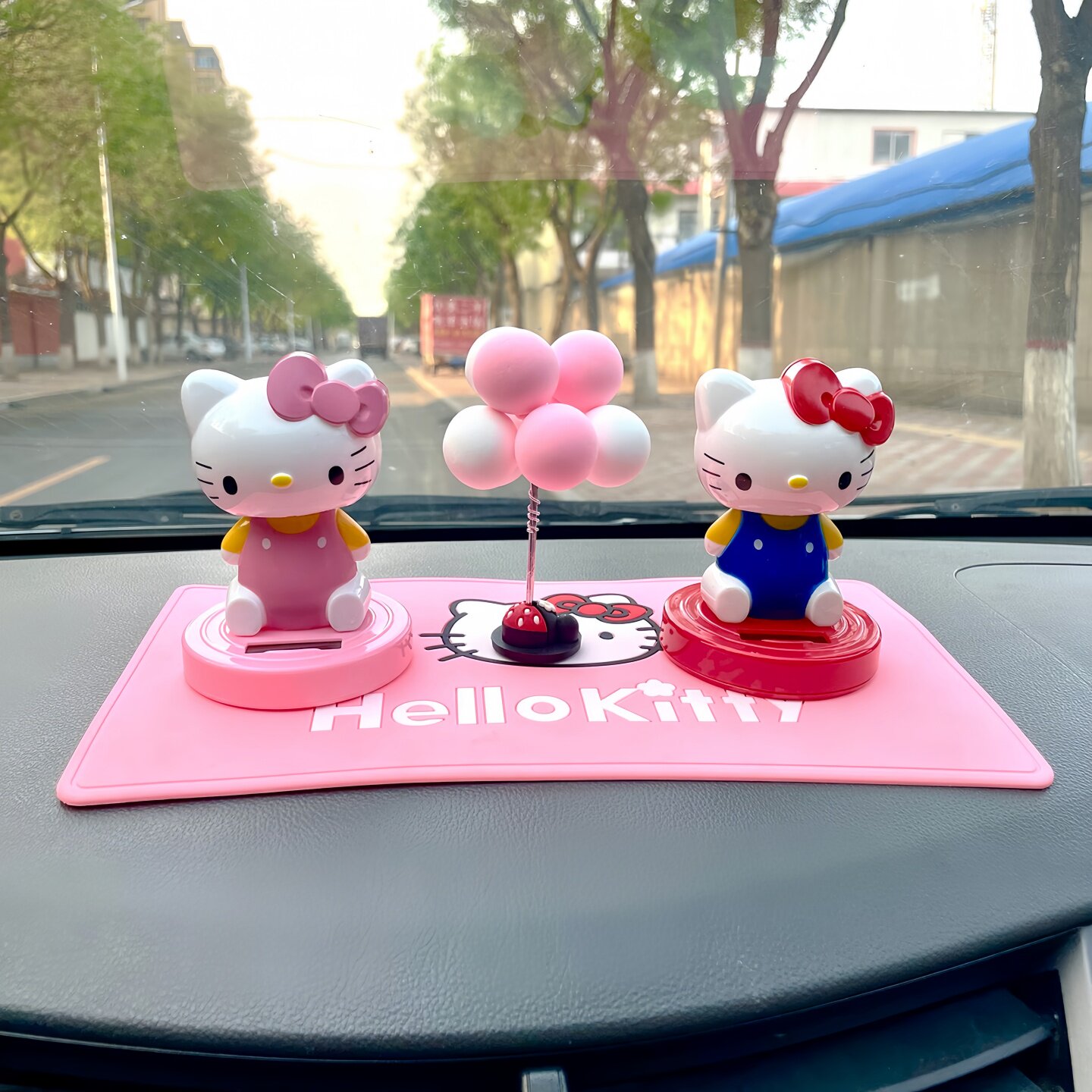 Kitty太阳能摇头车载摆件KT图片