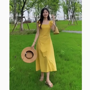 法式小清新黄色无袖方领连衣裙女2024夏季新款收腰显瘦过膝中长裙