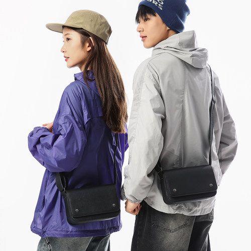 今年流行黑色中性小包包女包斜挎包潮酷男士手机包情侣迷你小方包