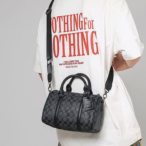 高级感斜挎包男多功能百搭手提包防水通勤搭配单肩包女小众枕头包