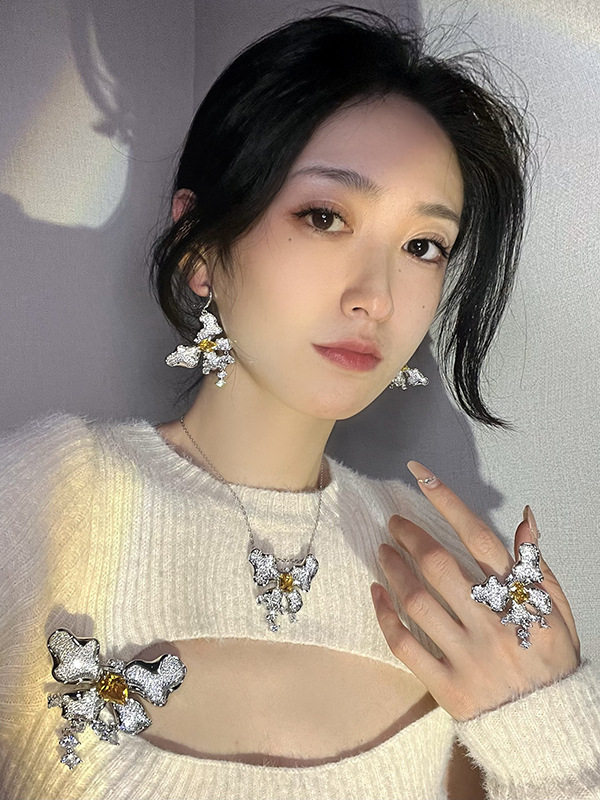 高级感彩宝蝴蝶黄宝石戒指女开口项链锁骨气质百搭耳环时尚四件套