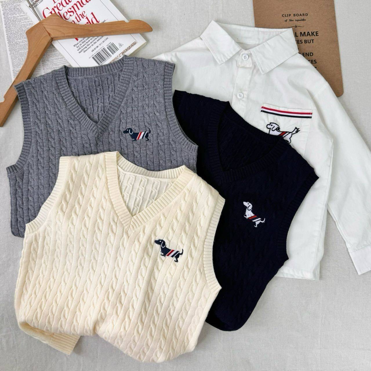 儿童毛线马甲秋冬款男童潮牌刺绣V领麻花马夹女童小狗针织背心