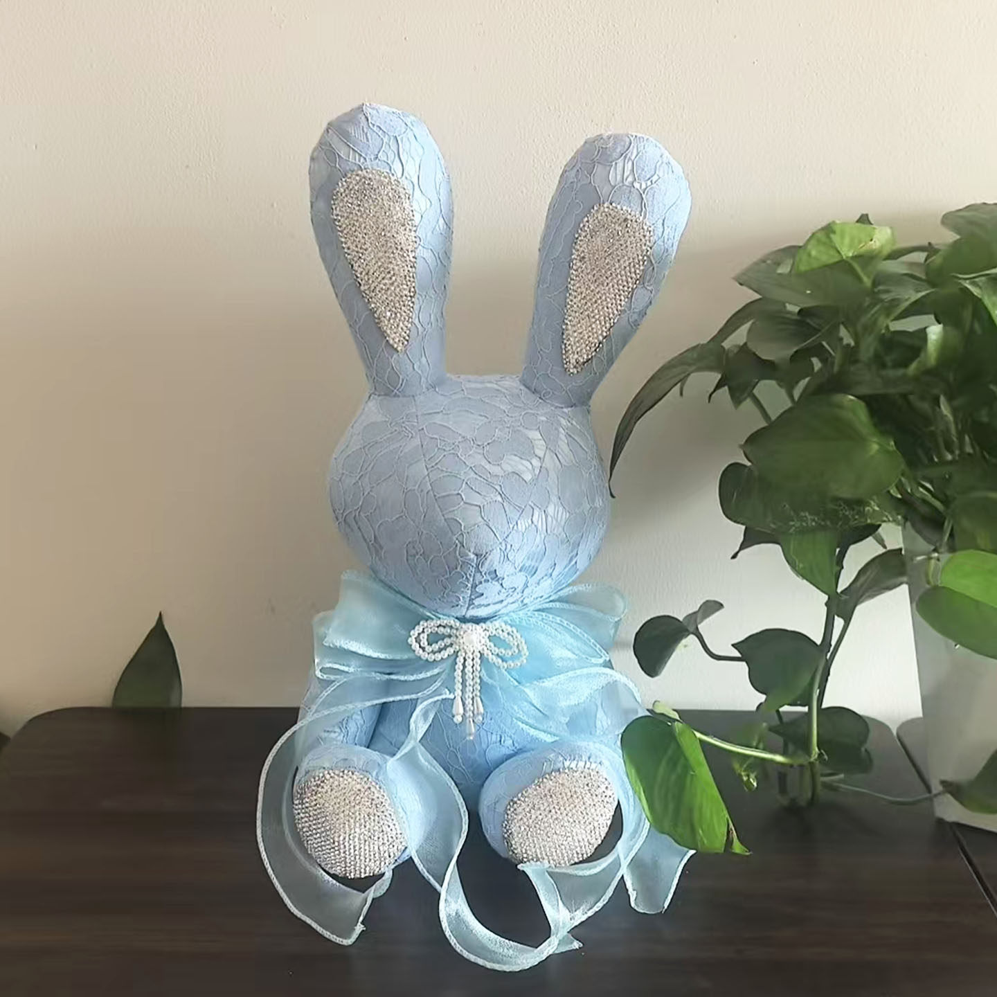 蕾丝镶钻兔子公仔摆件生日礼物