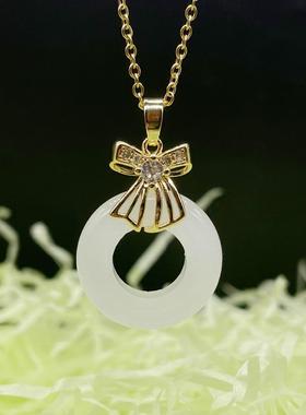 蝴蝶结扣圆环和田玉项链女平安扣