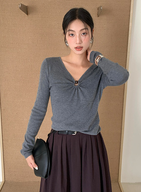 FONE简禾2025秋季复古风浪漫V领装饰扣修身羊毛长袖针织衫女