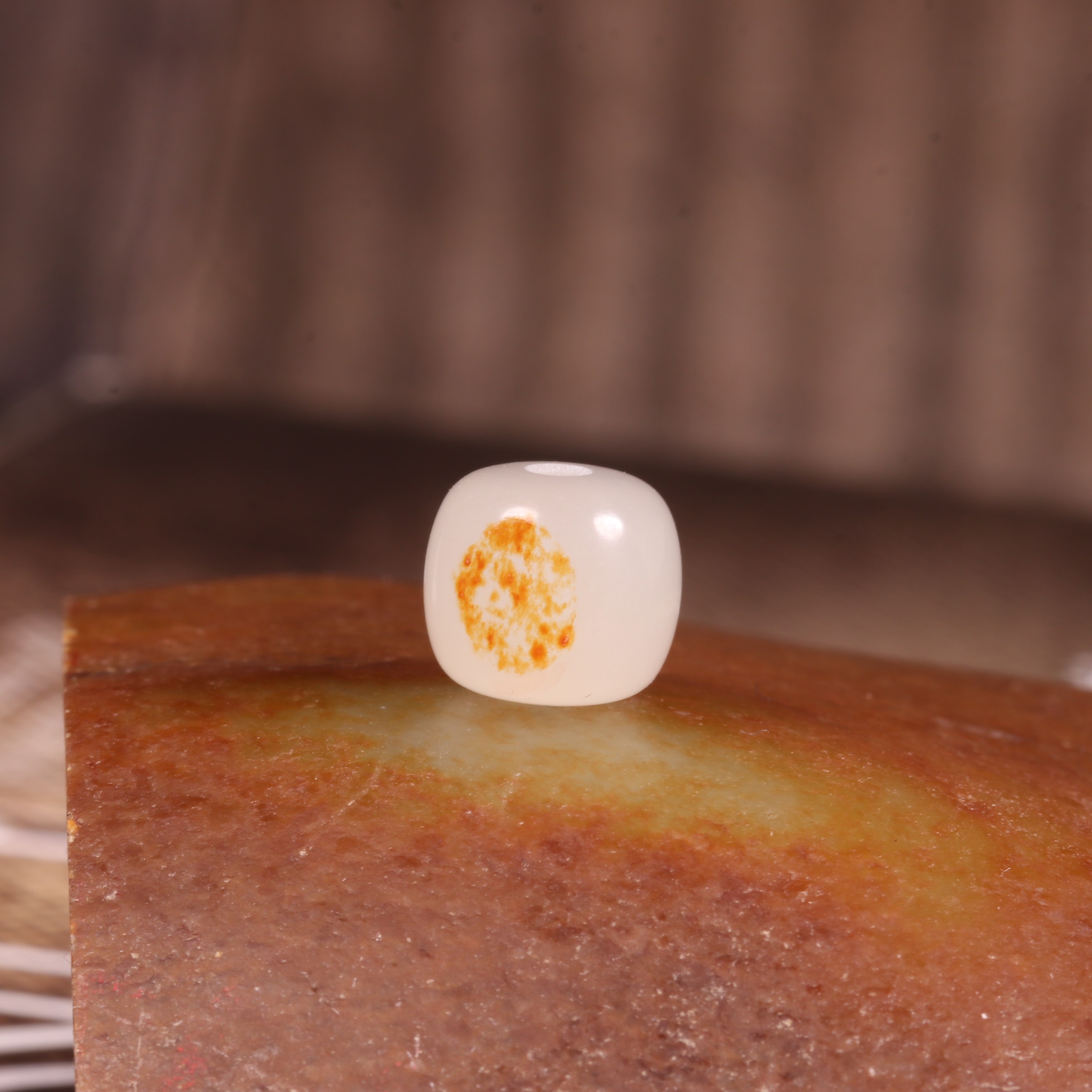 新疆和田玉籽料红皮老型珠珠子