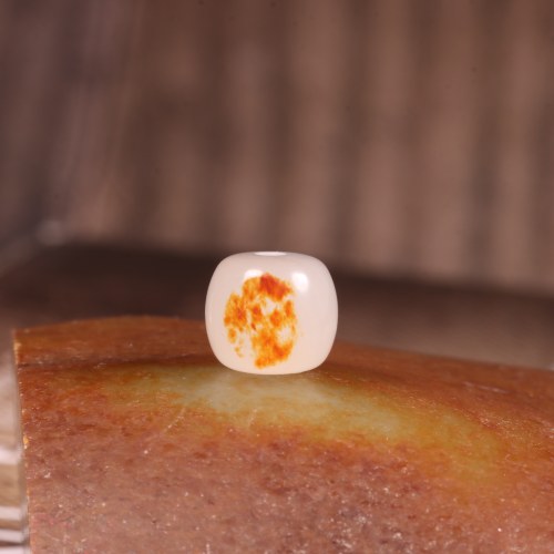 新疆和田玉红皮籽料老型珠