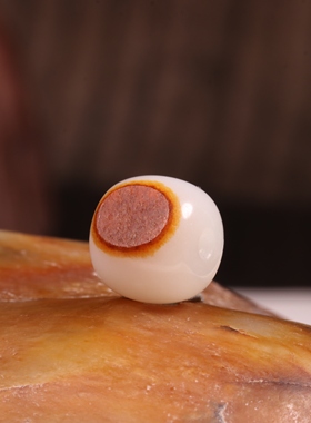 和田玉籽料红沁皮老型珠