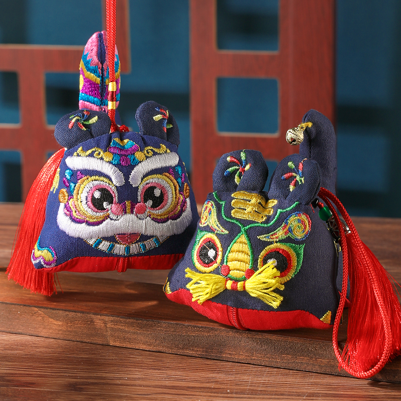 非遗手工刺绣布老虎醒狮祝福礼品