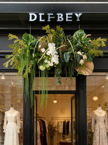 服装店门头装饰仿真花艺壁挂绿植店面橱窗氛围插花墙面垂吊假植物