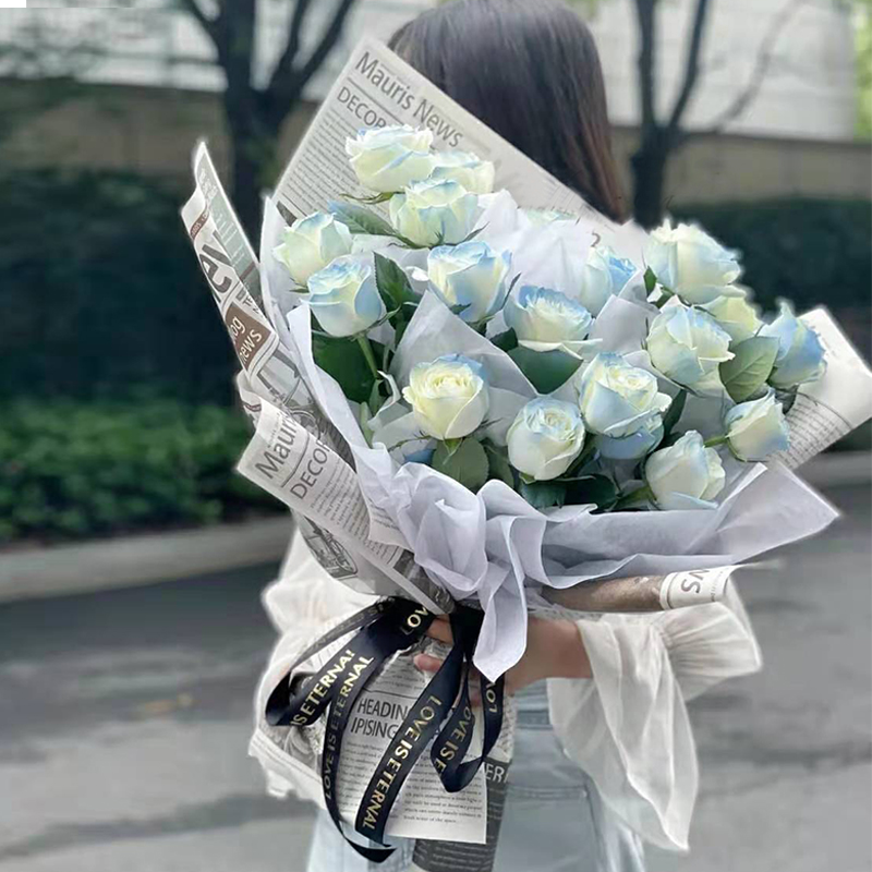 天津鲜花同城速递密西根碎冰蓝渐变色玫瑰伊莎贝拉卡布奇诺花束