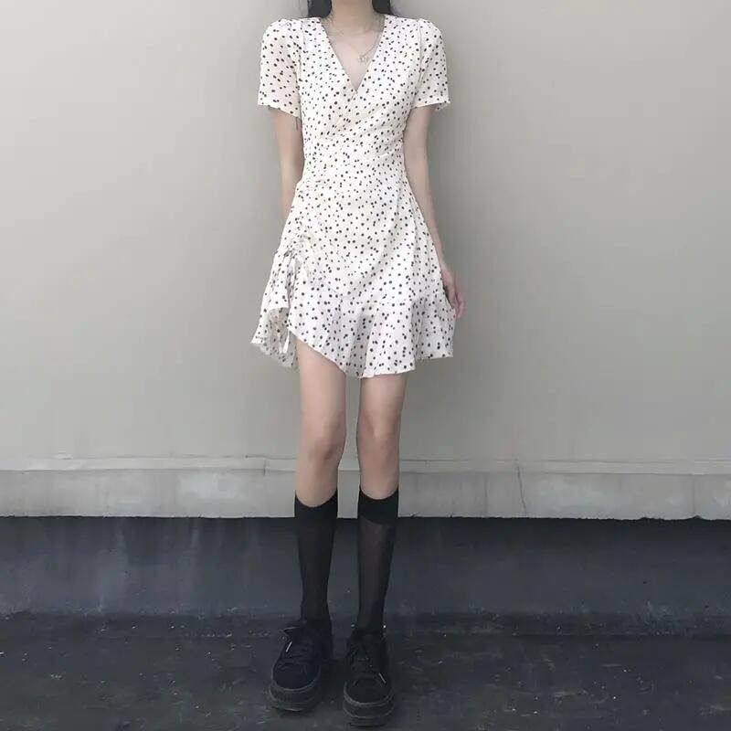 2024新款可爱甜美碎花不规则抽绳连衣裙设计感V领短袖早春裙子潮