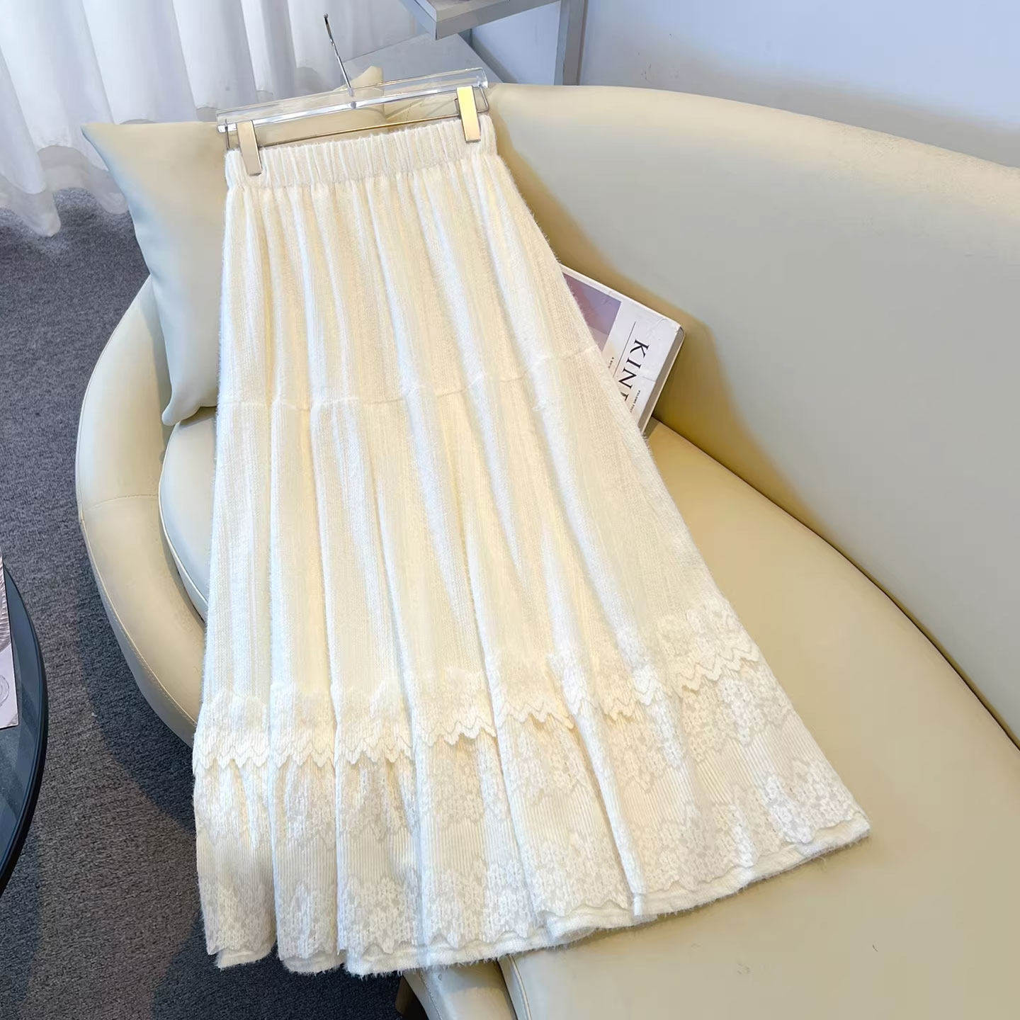 白色毛绒半身裙女秋冬新款法式温柔气质a字半裙蕾丝拼接蛋糕伞裙