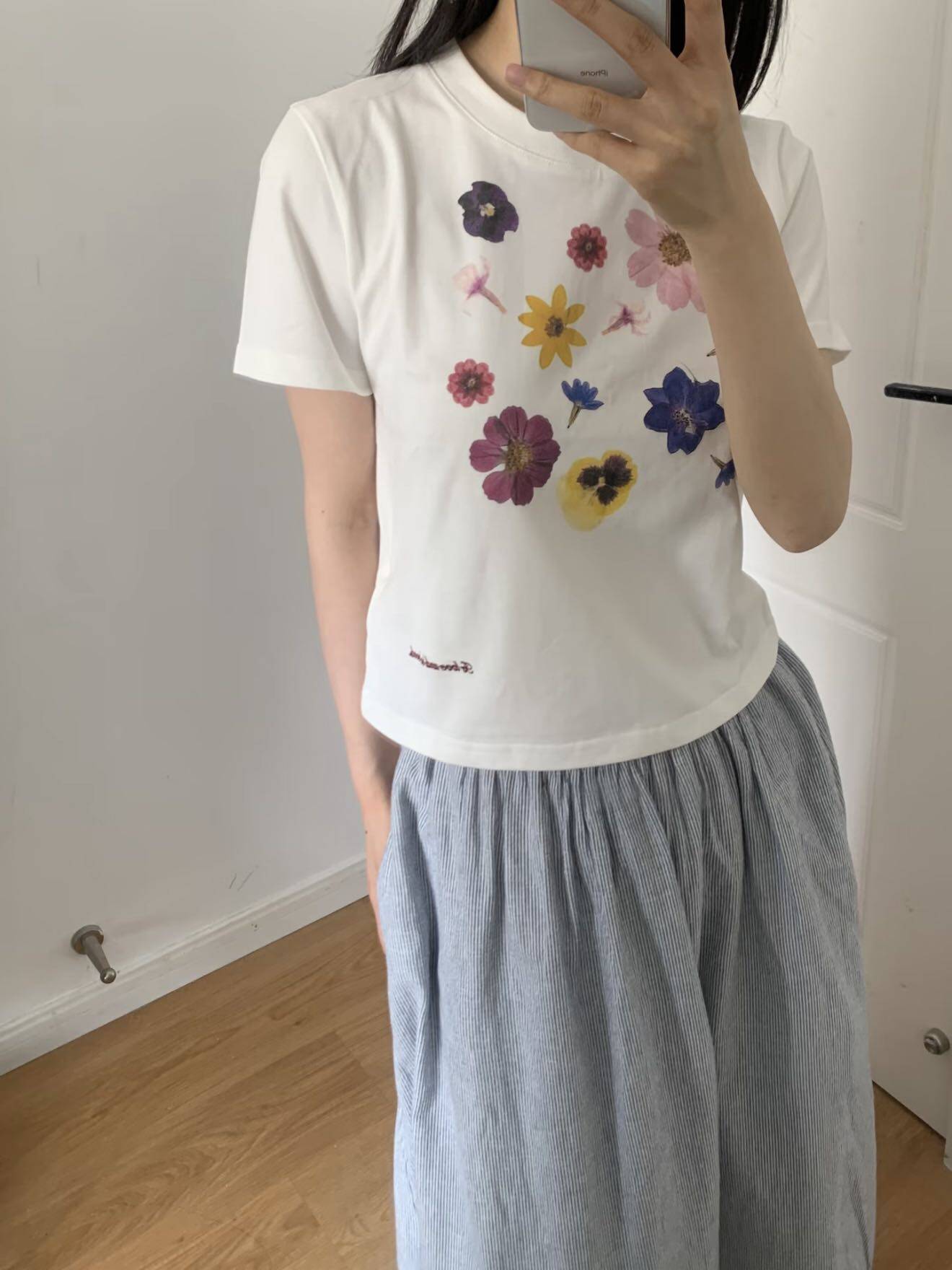 2026新款女士短袖T恤圆领修身某牌同款印花花朵显瘦上衣KN25135