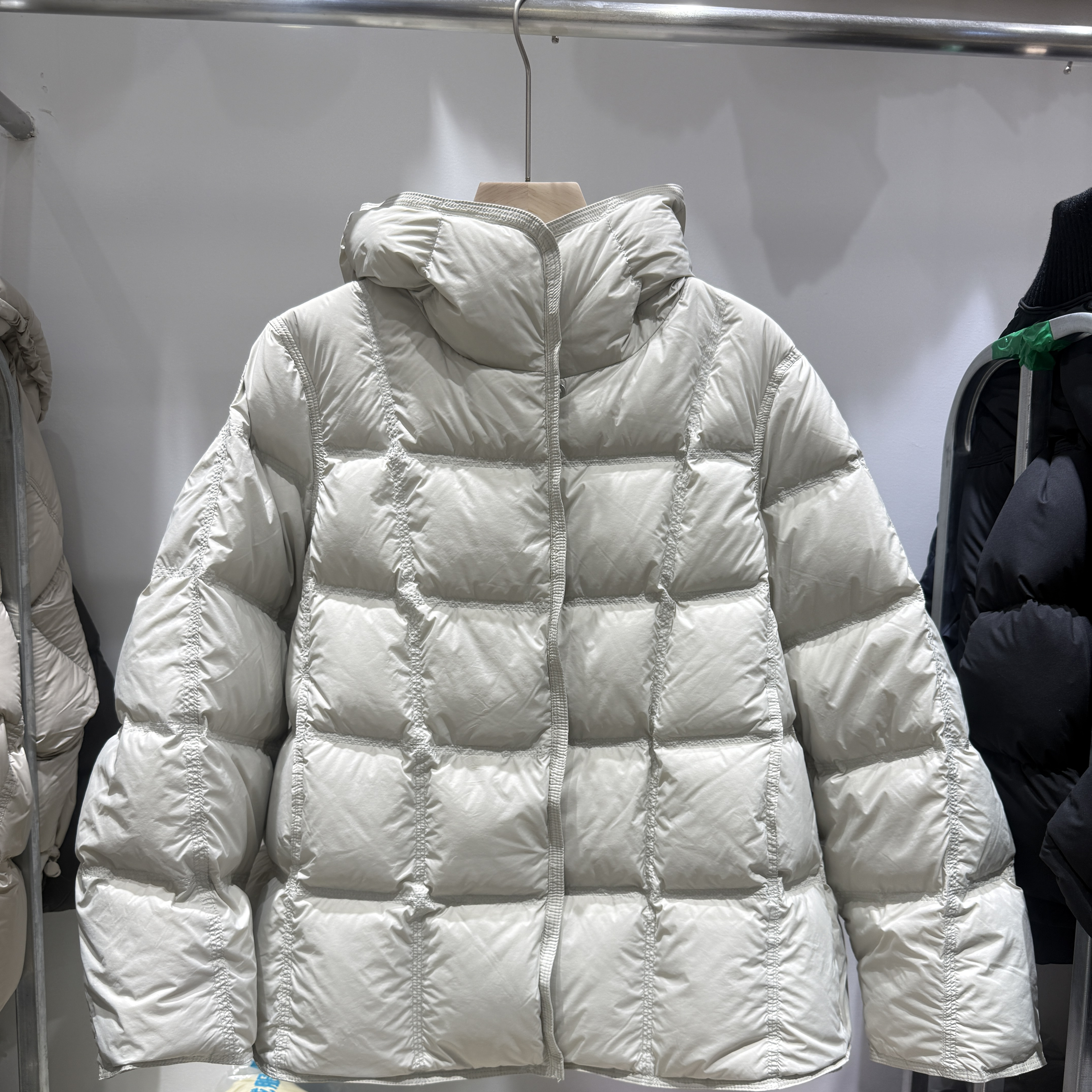 高端欧货菱形格连帽中长款泡芙面羽绒服女时尚百搭显瘦90白鸭绒女