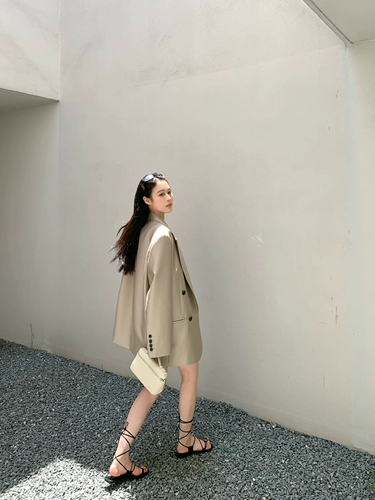 Zhou Miao Zhoumiao 戗 опровергает двойной коричневый профиль H Прямой прямой маленький костюм. Случайный отдых и широкие плечевые подушки наружными