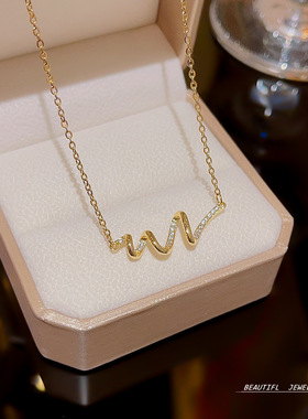 可爱红色草莓项链女轻奢小众高级感吊坠2025年春夏新款锁骨链颈链