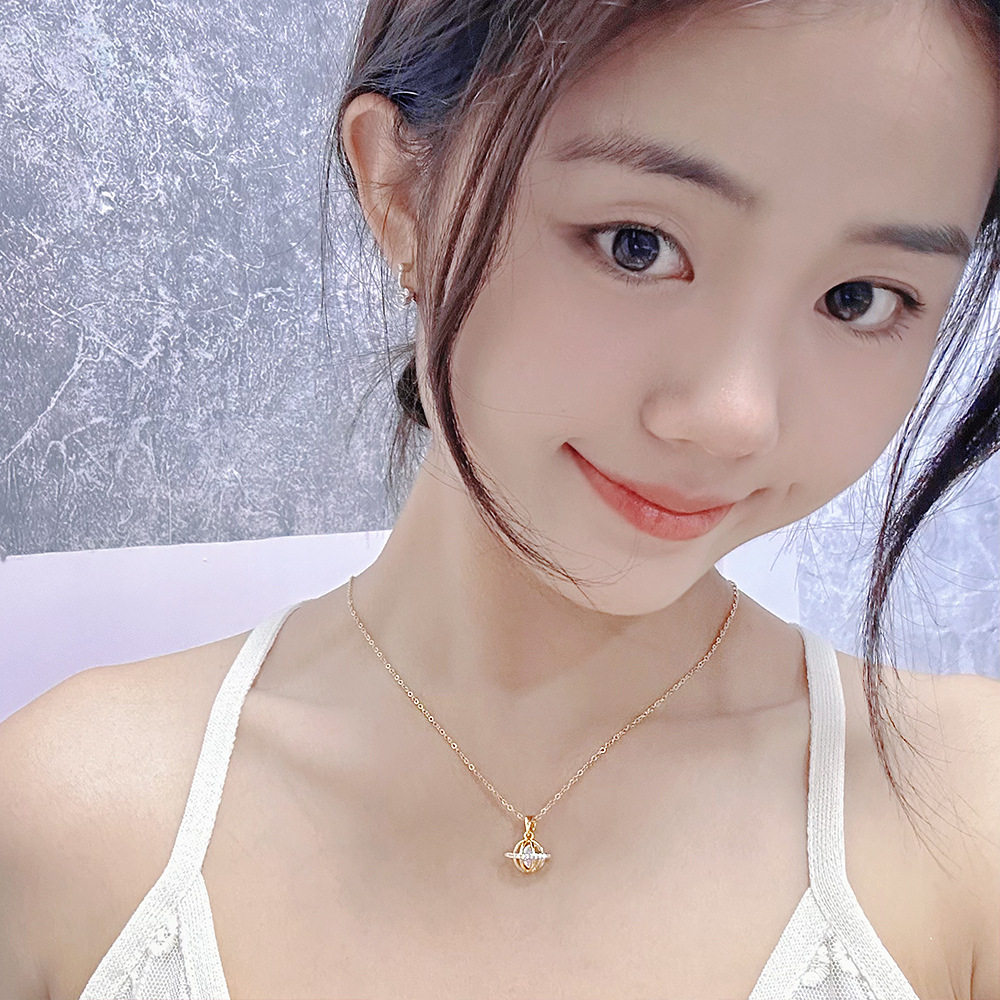 时尚韩版个性星球水晶吊坠项链女百搭气质钛钢锁骨链颈链饰品