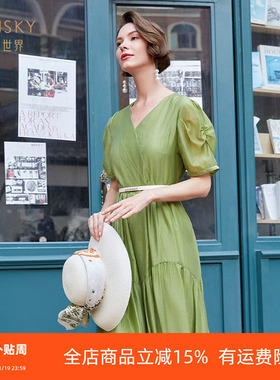 umisky优美世界商场同款夏季时尚V领收腰纯色a字连衣裙SK2D1715