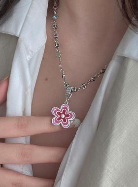 2025抖音热推款粉色花朵吊坠女ins风小众设计高级感百搭链配饰潮