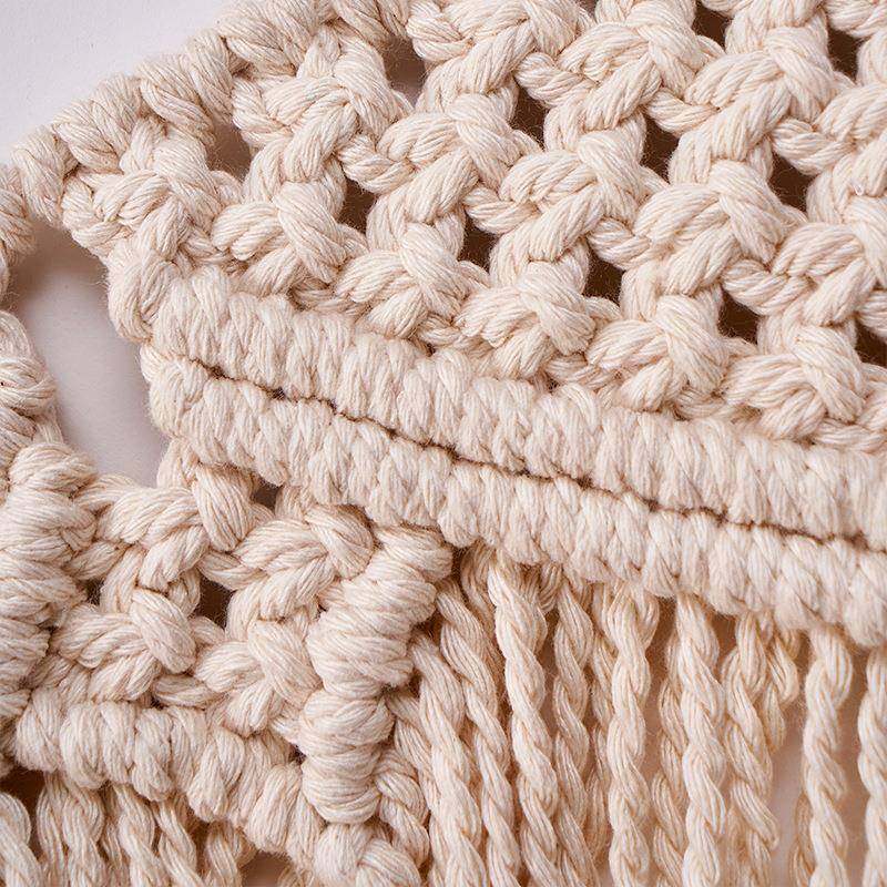 Weaving flags and tapestries 编织旗帜挂毯