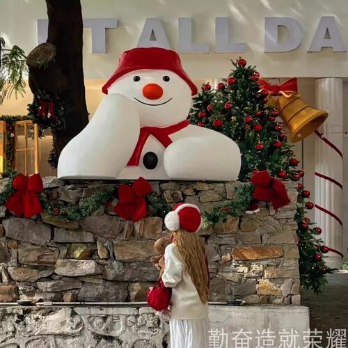 巨型趴姿雪人雕塑圣诞新年定制