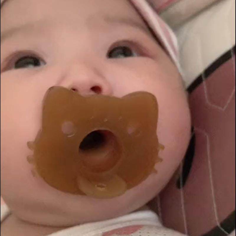 婴儿安抚奶嘴0到6个月防胀气日用柔软型宝宝食品级硅胶宝贝磨牙胶