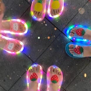 库洛米发光拖鞋女夏可外穿2024新款亲子闪光水晶凉拖鞋防滑一字拖