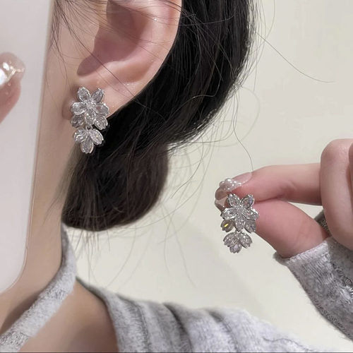 超闪锆石花朵银针耳钉女