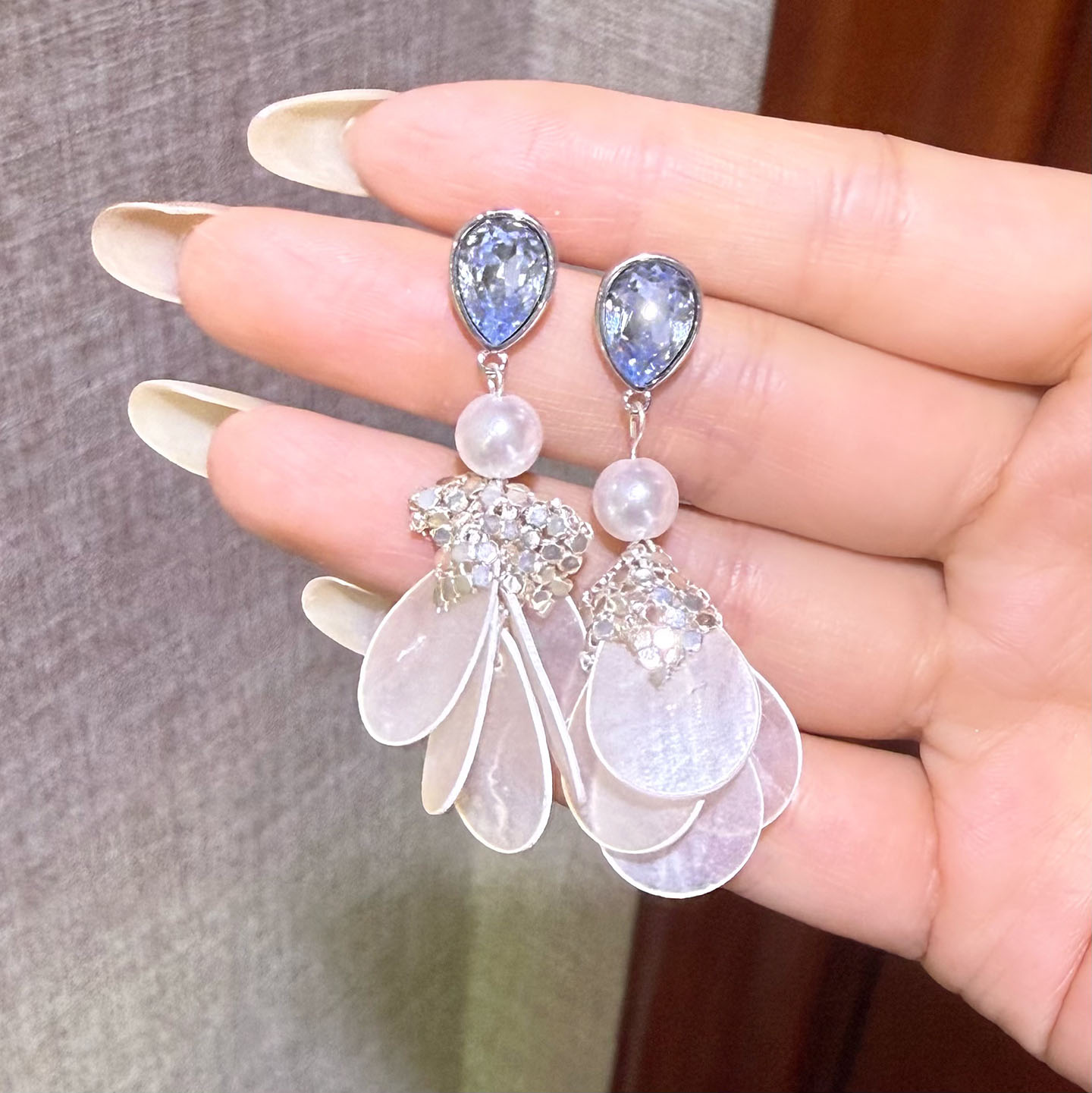 超仙白色花瓣流苏锆石耳钉女