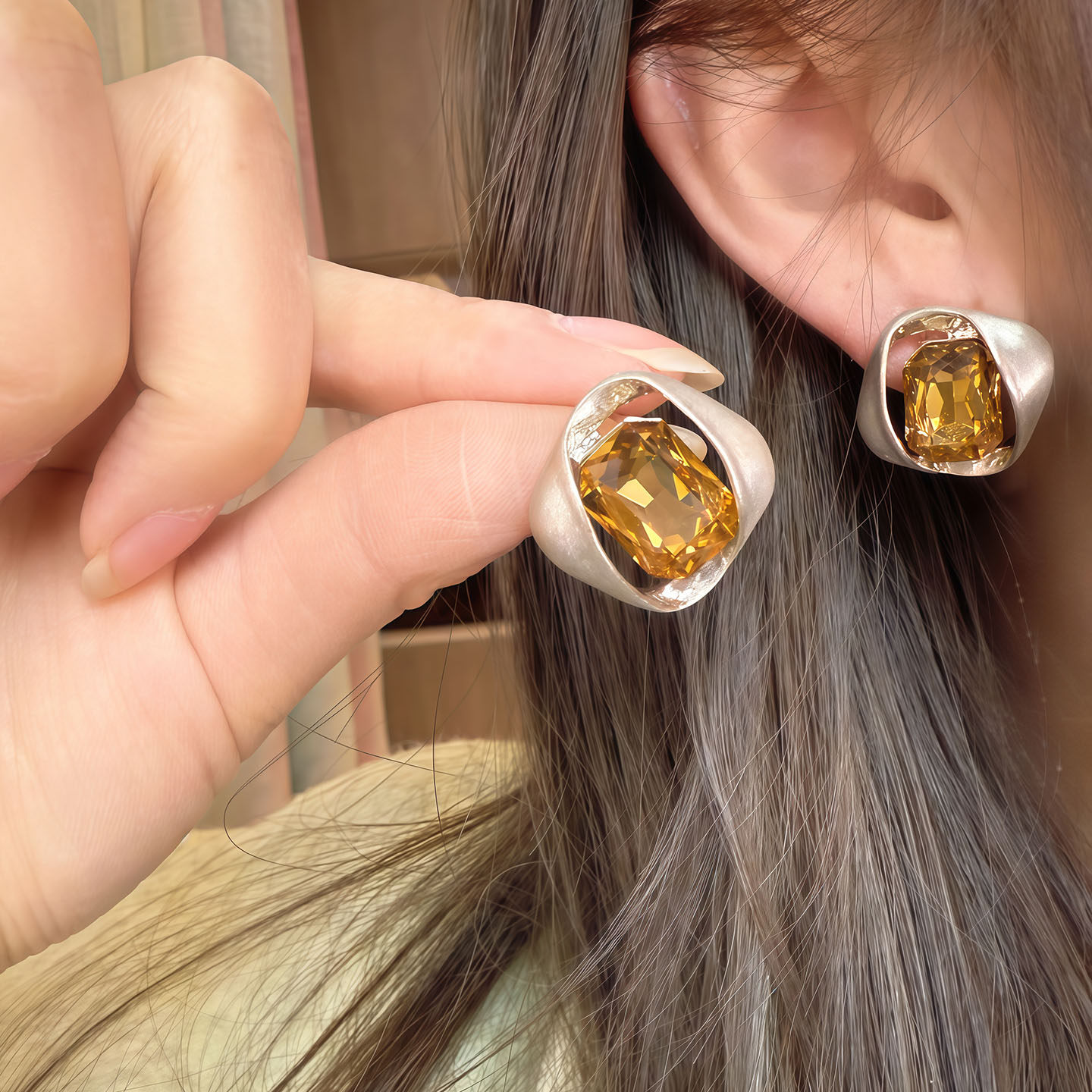 香槟色水晶拉丝几何耳钉女