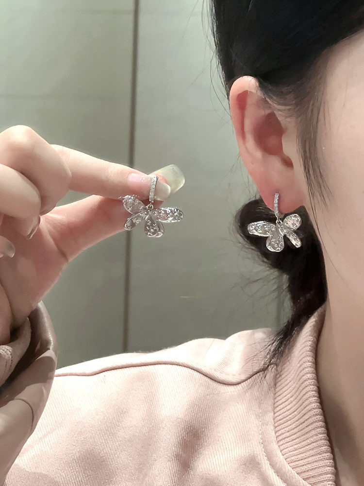 银色金属质感蝴蝶镶钻耳扣女