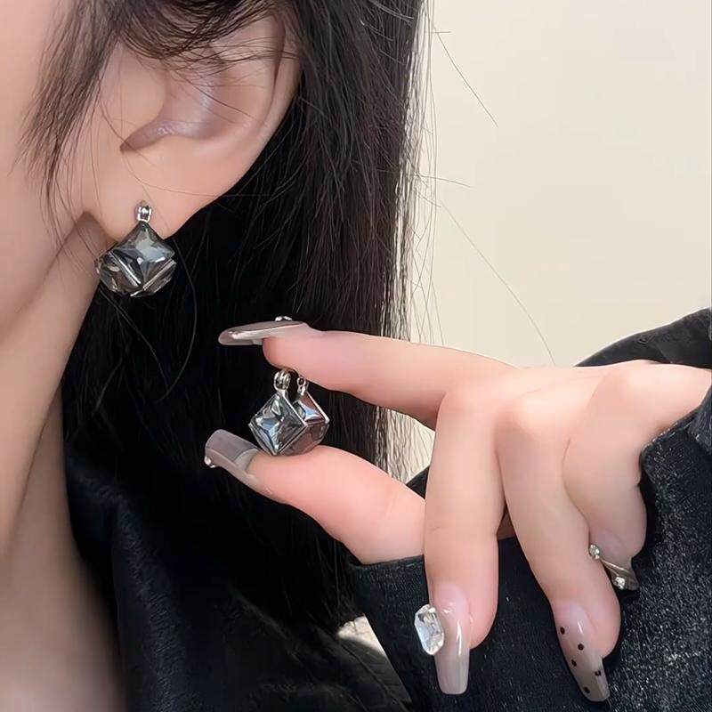 娜么甜灰色水钻立体几何耳扣