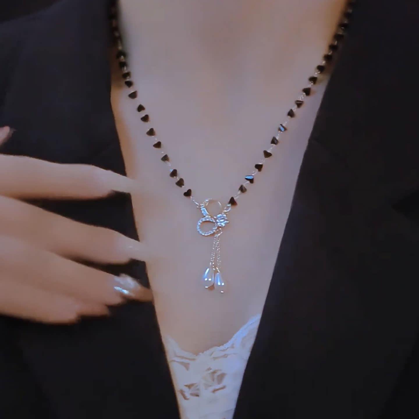 镶钻蝴蝶珍珠吊坠项链女