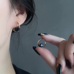 黑色立体方糖圈圈耳扣女2025年新款潮气质高级感百搭耳圈耳环耳饰